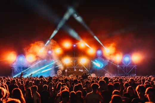 One night, one crowd, endless energy.